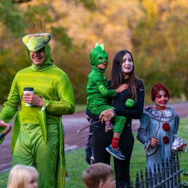 Join us for a drop-in fall cooking demo this Saturday, October 25 from 12-3PM 🎃 Learn how to make tasty Land of Oz themed treats and snacks. Find us in the courtyard under the tent.